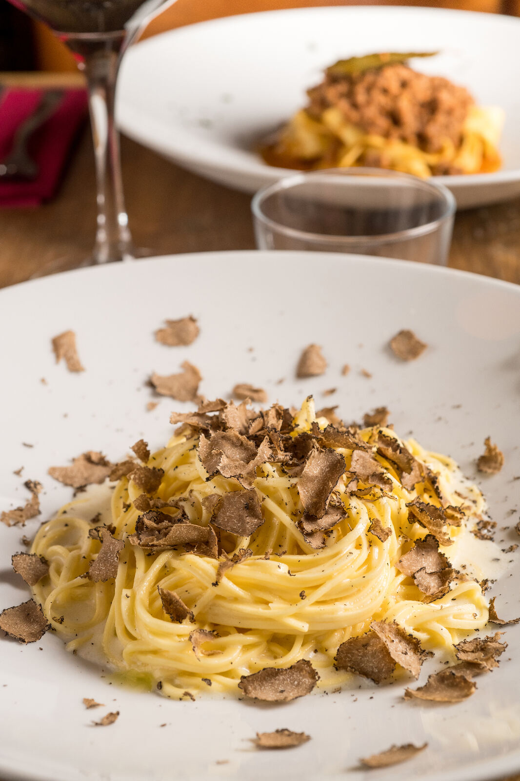 Tagliolini all'uovo fatti a mano con tartufo bianco a scaglie - primo piatto stagionale Osteria dei Vecchi Sapori Milano
